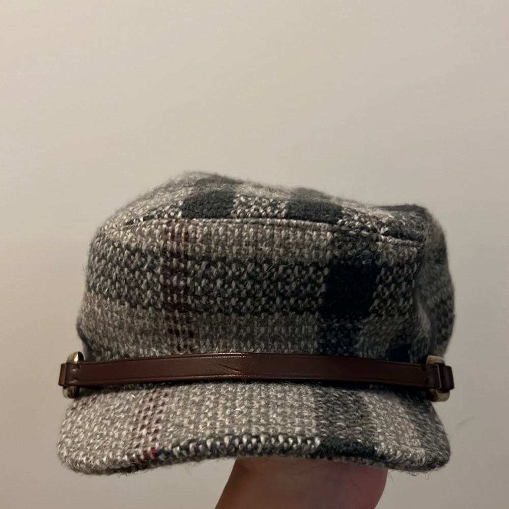 PREOWNED AND AUTHENTIC 🪷 BURBERRY WOOL NEWSBOY HAR